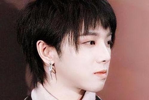 娱乐圈吃瓜爆料宋亚轩,娱乐圈风云再起，揭秘他的神秘生活